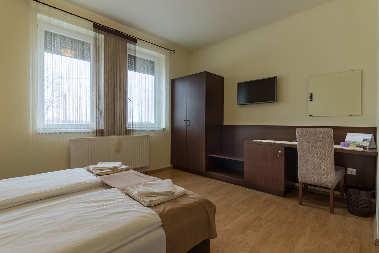 Hotel Tölgyfa Vendégház Kiskoros Esterno foto