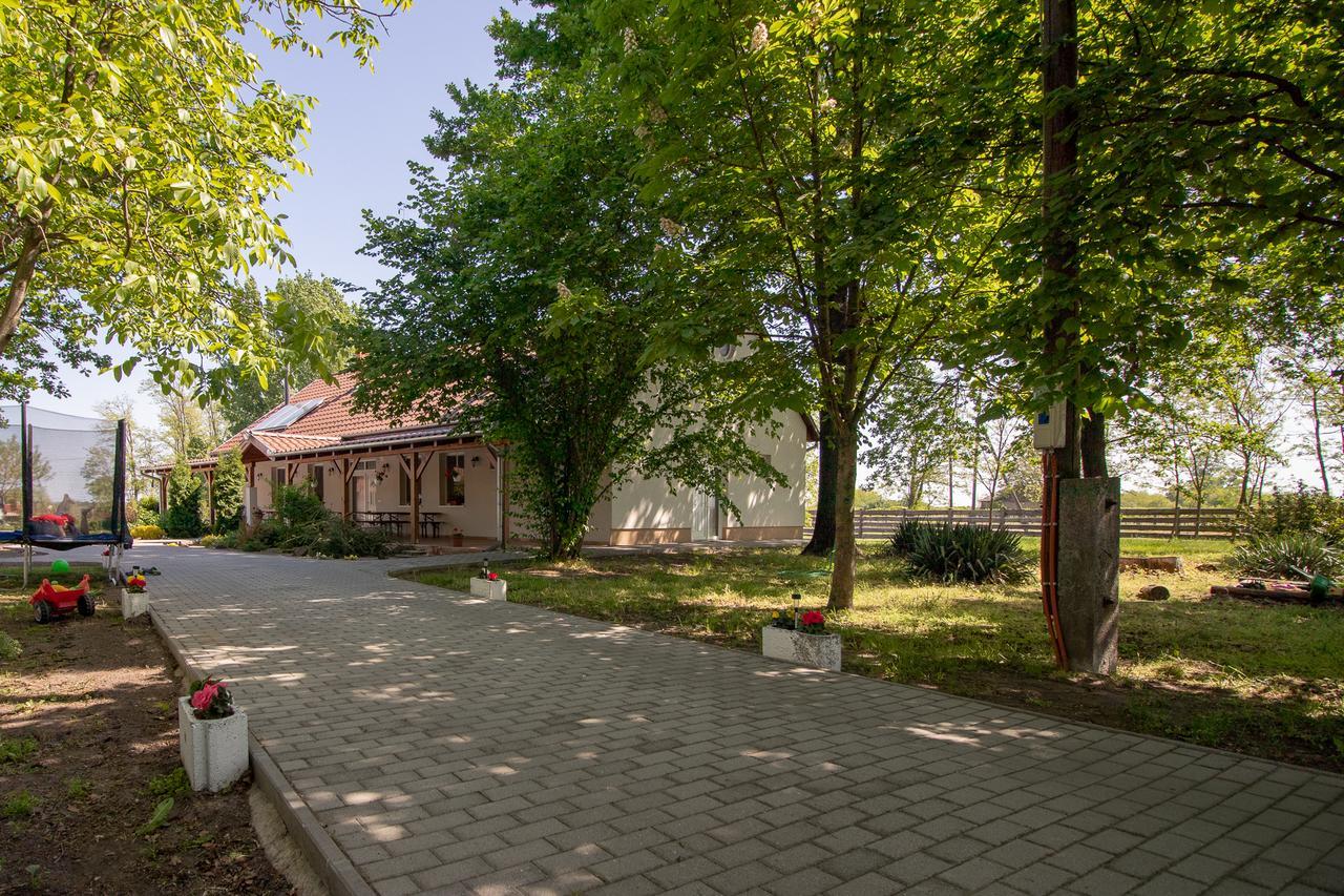 Hotel Tölgyfa Vendégház Kiskoros Esterno foto